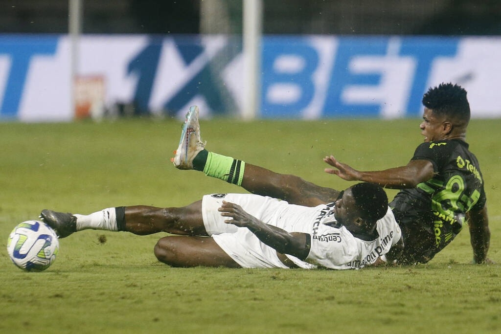 Botafogo cede empate ao Coritiba no final do jogo e fica três pontos atrás  do Palmeiras - Notícias sobre esportes - Giro Marília Notícias