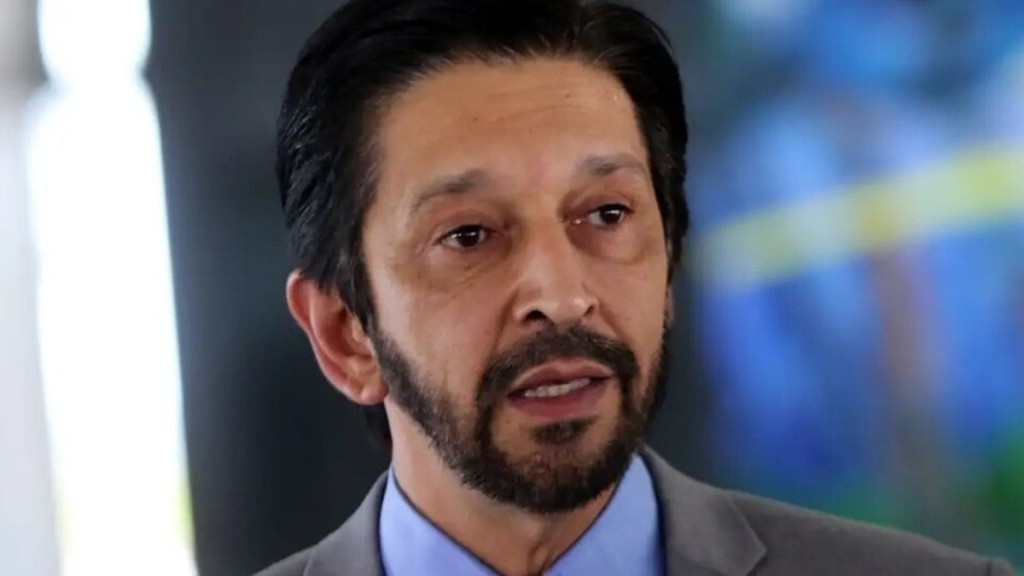 ESTADÃO CONTEÚDO Nunes nega motivação eleitoral em ida a igrejas: “Tem gente que até virou cristão” ESTADÃO CONTEÚDO Nunes nega motivação eleitoral em ida a igrejas: “Tem gente que até virou cristão”