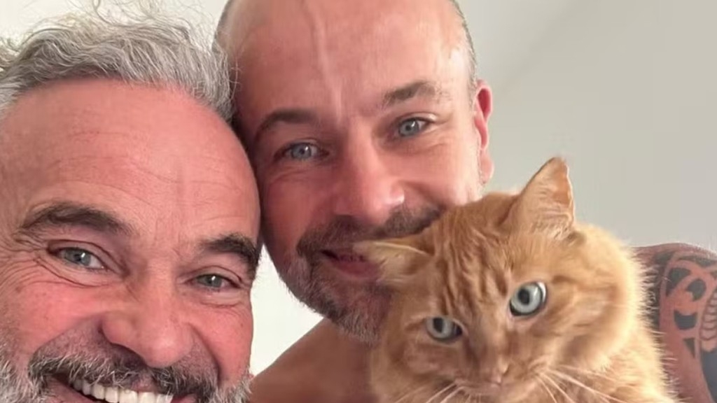 Mateus Carrieri exibe fotos do filho de 40 anos e surpreende amigos: ‘Filho de 40?’ Mateus Carrieri exibe fotos do filho de 40 anos e surpreende amigos: ‘Filho de 40?’