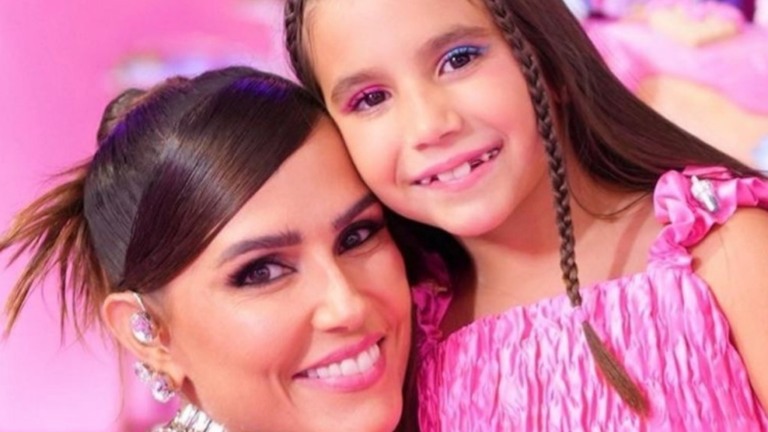 Filha de Deborah Secco imita ‘marca registrada’ da atriz e ela se derrete: ‘Linda’