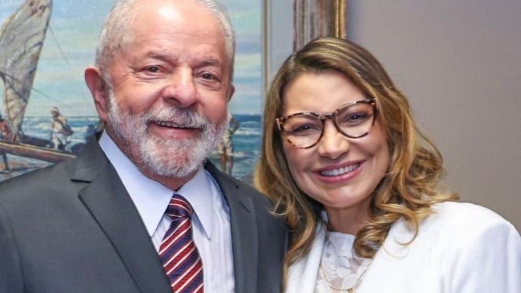 ESTADÃO CONTEÚDO Lula diz que Macron o convidou para abertura da Olimpíada, mas que Janja o representará ESTADÃO CONTEÚDO Lula diz que Macron o convidou para abertura da Olimpíada, mas que Janja o representará