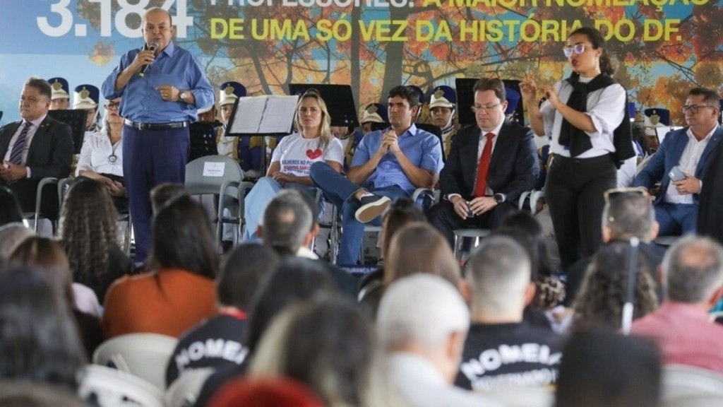 Agência Brasília Em maior nomeação da história, Educação ganha o reforço de 3,4 mil servidores Agência Brasília Em maior nomeação da história, Educação ganha o reforço de 3,4 mil servidores