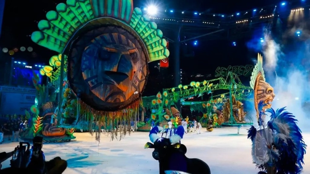 Agência Brasil Caprichoso é campeão de Parintins pela terceira vez consecutiva Agência Brasil Caprichoso é campeão de Parintins pela terceira vez consecutiva