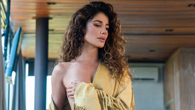 Paula Fernandes posa nua para celebrar novo álbum: ‘Me despindo de mim mesma’