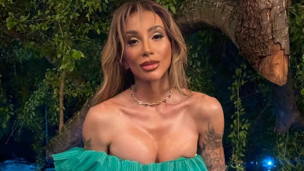 Maya Massafera usa look de grife avaliado em R$ 60 mil; ‘Muito deusa, essa mulher!’ Maya Massafera usa look de grife avaliado em R$ 60 mil; ‘Muito deusa, essa mulher!’