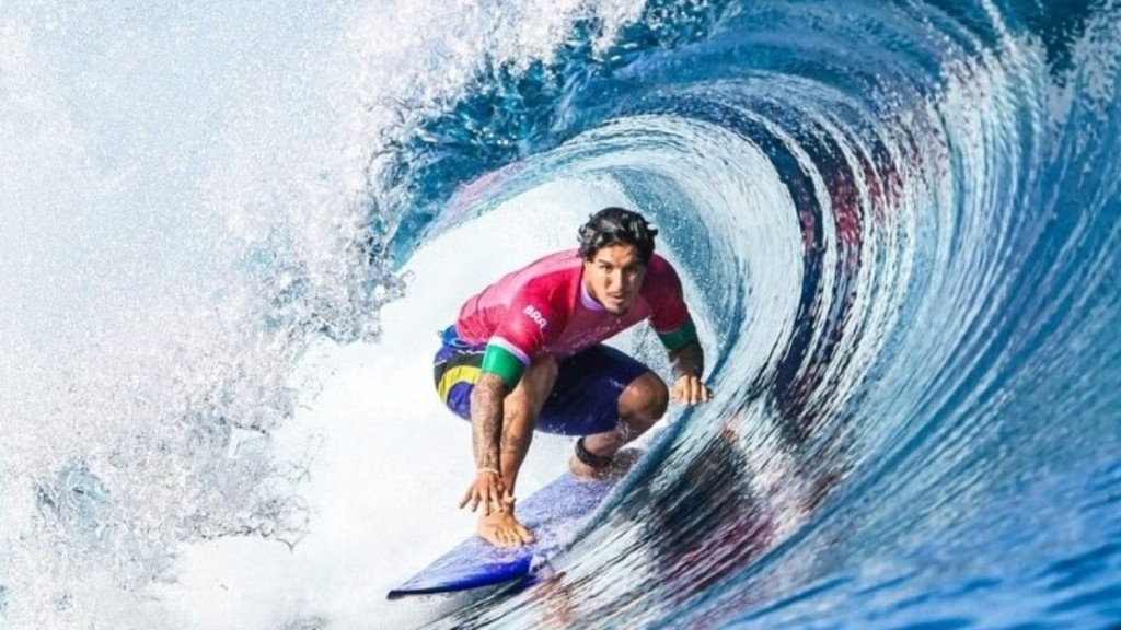 Redação GPS Medina e João “Chumbinho” brilham e avançam nas quartas de final do surfe olímpico Redação GPS Medina e João “Chumbinho” brilham e avançam nas quartas de final do surfe olímpico