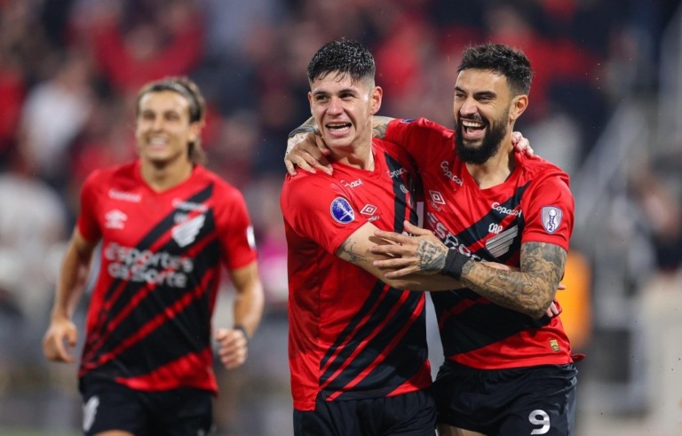 Athletico-PR avança às oitavas da Sul-Americana com vitória sobre Cerro Porteño