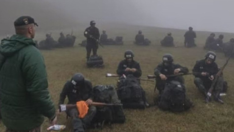 Divulgação PMs em treinamento do BOPE SP