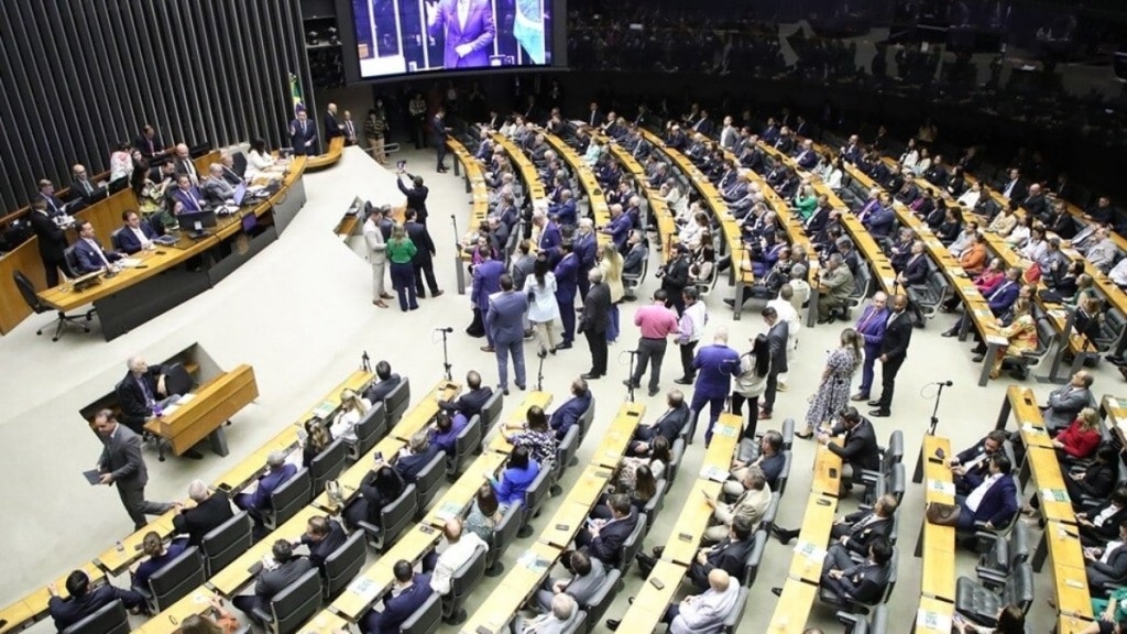 Caio Barbieri Câmara aprova anistia a partidos por descumprimento de cotas raciais Caio Barbieri Câmara aprova anistia a partidos por descumprimento de cotas raciais