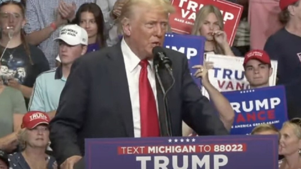 ESTADÃO CONTEÚDO “Estamos mais unidos do que nunca”, diz Trump em comício ESTADÃO CONTEÚDO “Estamos mais unidos do que nunca”, diz Trump em comício