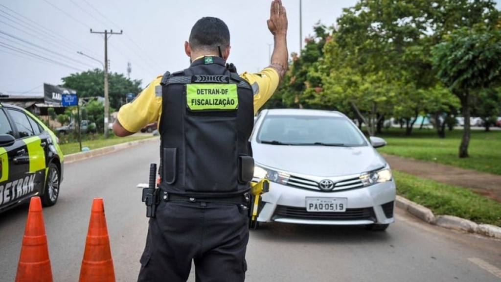 Agência BrasíliaPrazo de renovação do licenciamento de carros para 2024 será de setembro a Agência BrasíliaPrazo de renovação do licenciamento de carros para 2024 será de setembro a
