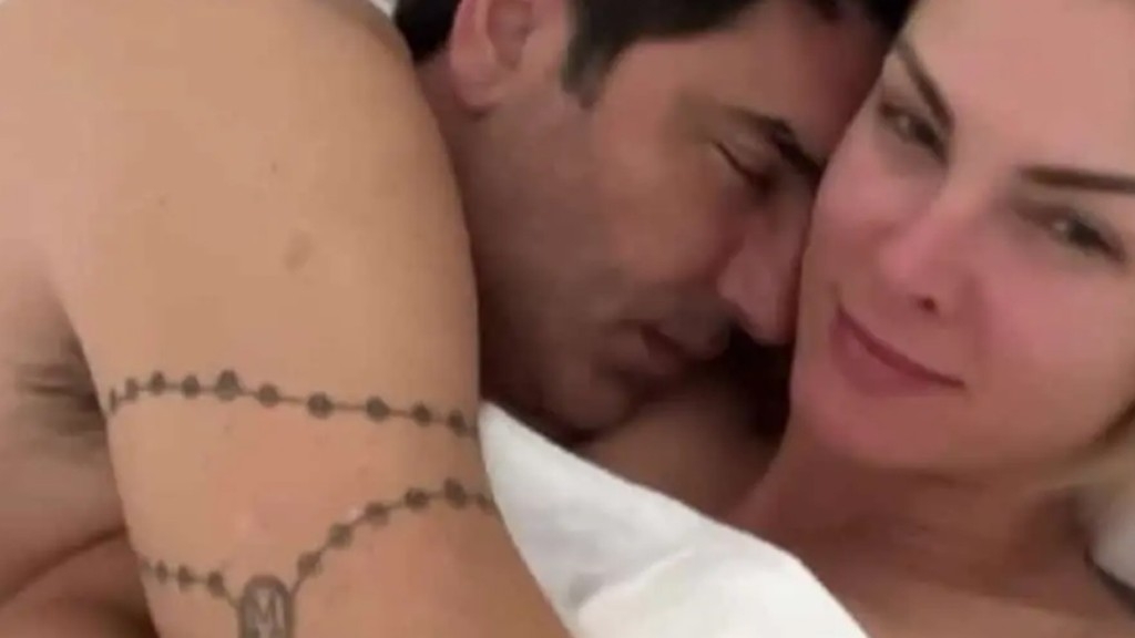 Ana Hickmann exibe vídeo íntimo na cama com Edu Guedes e choca fãs: ‘Te amo’ Ana Hickmann exibe vídeo íntimo na cama com Edu Guedes e choca fãs: ‘Te amo’