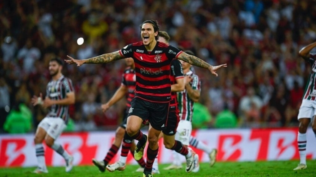 ESTADÃO CONTEÚDO Flamengo vence o clássico e afuna o Fluminense na lanterna ESTADÃO CONTEÚDO Flamengo vence o clássico e afuna o Fluminense na lanterna