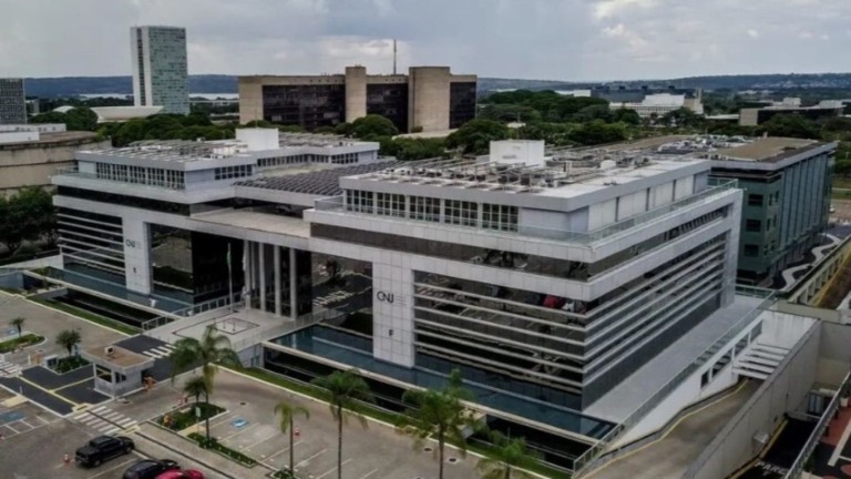 Agência Brasil CNJ afasta desembargador que falou em mulheres loucas atrás de homens