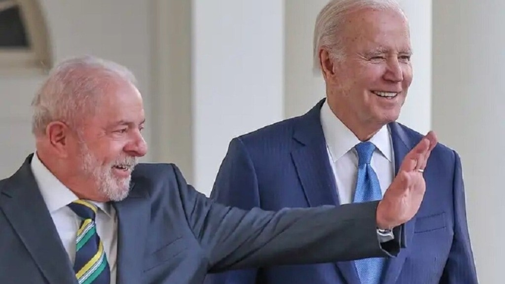 ESTADÃO CONTEÚDO “Meu papel não é escolher presidente dos Estados Unidos”, diz Lula ESTADÃO CONTEÚDO “Meu papel não é escolher presidente dos Estados Unidos”, diz Lula