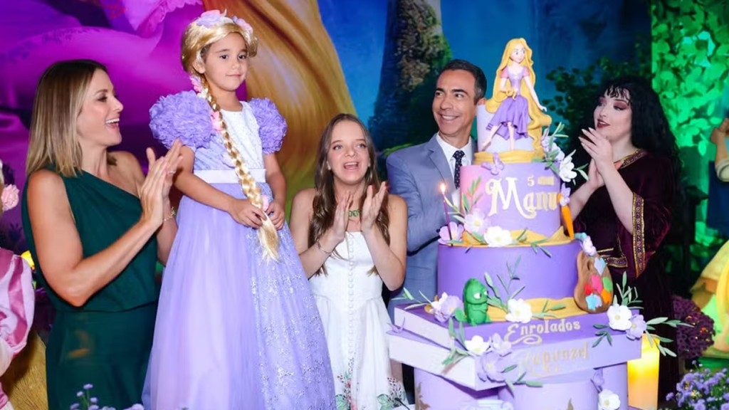 Filha de Cesar Tralli e Ticiane Pinheiro comemora 5 anos com festão: ‘Rapunzel’ Filha de Cesar Tralli e Ticiane Pinheiro comemora 5 anos com festão: ‘Rapunzel’