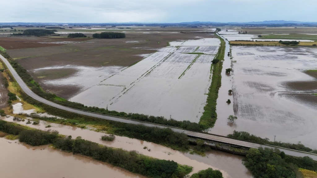 Enchentes: R$ 5 bilhões foi o prejuízo do agronegócio gaúcho, diz CNM Enchentes: R$ 5 bilhões foi o prejuízo do agronegócio gaúcho, diz CNM