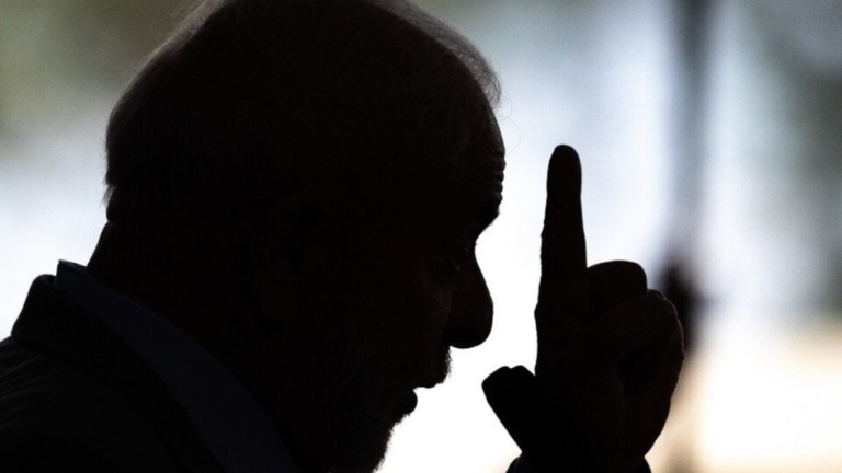 ESTADÃO CONTEÚDO Lula fala em concorrer à reeleição se disputa for contra ‘troglodita’