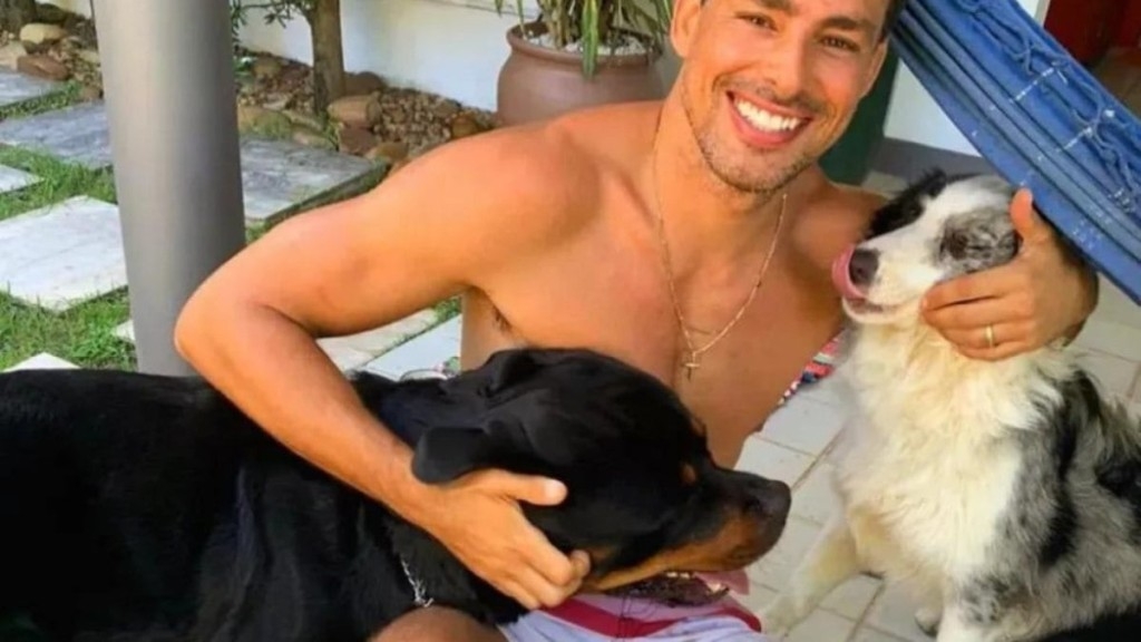 ESTADÃO CONTEÚDO Cauã Reymond lamenta morte de cachorro por envenenamento ESTADÃO CONTEÚDO Cauã Reymond lamenta morte de cachorro por envenenamento