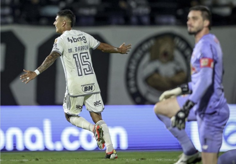 Virada heroica coloca Atlético Mineiro na parte de cima da tabela