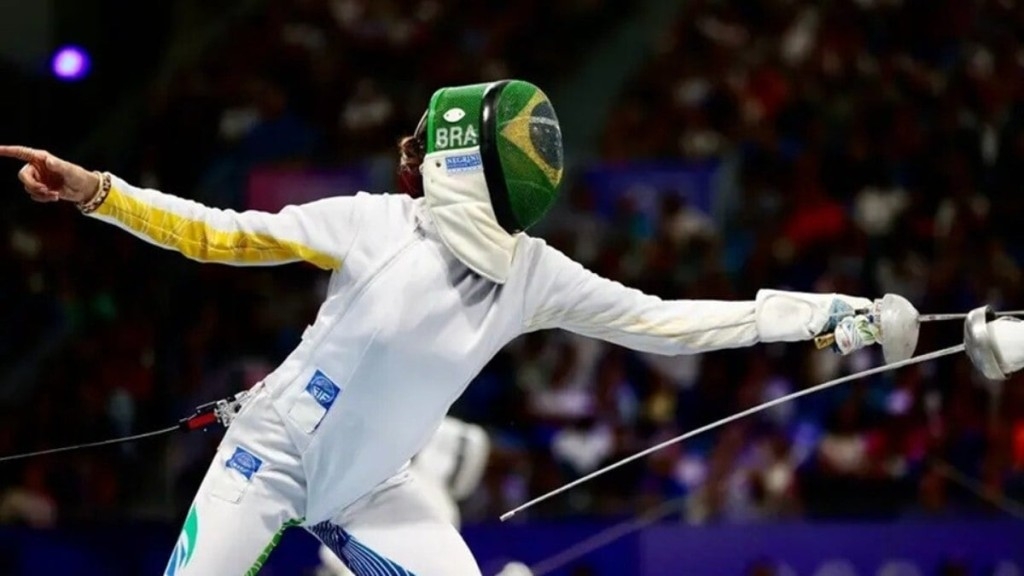 ESTADÃO CONTEÚDO Nathalie Moellhausen é eliminada de Paris-24 e revela tumor benigno na coluna ESTADÃO CONTEÚDO Nathalie Moellhausen é eliminada de Paris-24 e revela tumor benigno na coluna