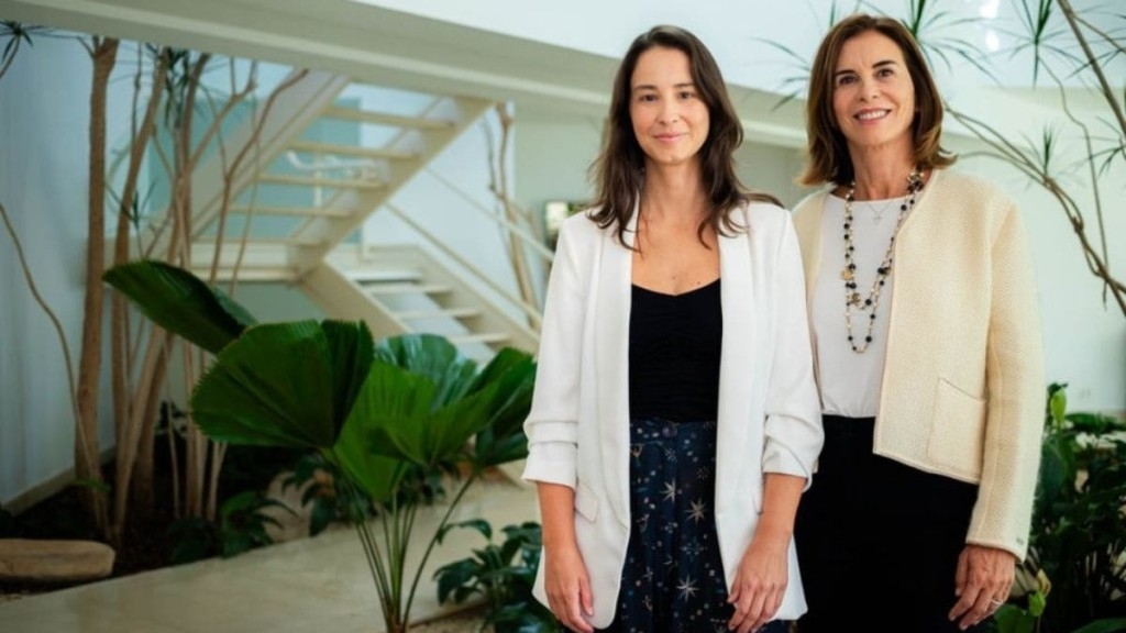 Fernanda Moura Auristela e Bruna Constantino recebem empresários e filantropos em coquetel Fernanda Moura Auristela e Bruna Constantino recebem empresários e filantropos em coquetel