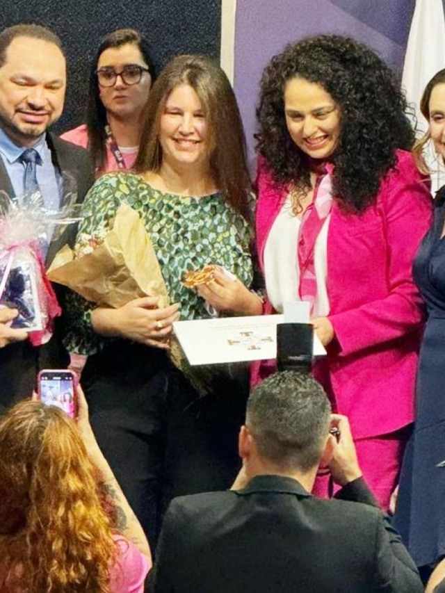 Advogada e pesquisadora de Marília, Daniela Moraes recebe comenda na OAB-DF