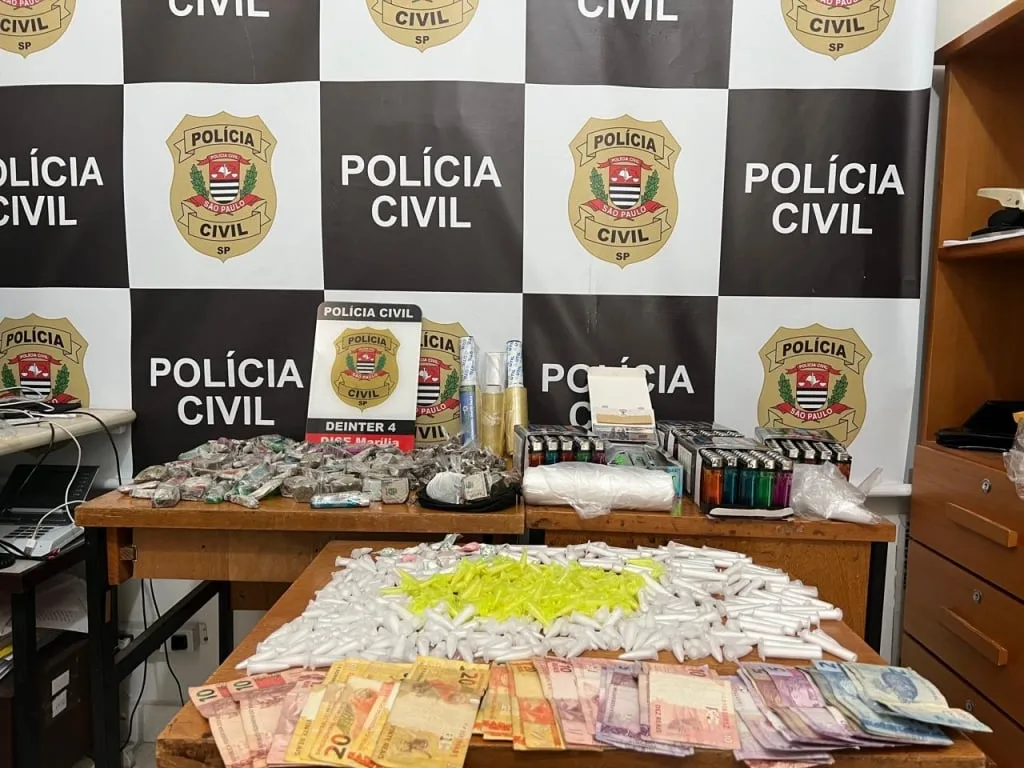 Dise desmonta esconderijo de drogas, flagra adulto e adolescente com apoio do Baep Dise desmonta esconderijo de drogas, flagra adulto e adolescente com apoio do Baep