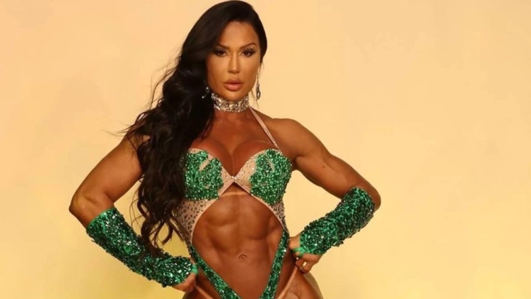 Após posar de biquíni, Gracyanne Barbosa rebate críticas sobre ‘volume’: ‘Bizarro ‘