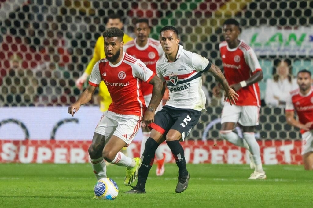 São Paulo empata sem gols com Internacional e mantém invencibilidade sob comando de Zubeldía São Paulo empata sem gols com Internacional e mantém invencibilidade sob comando de Zubeldía