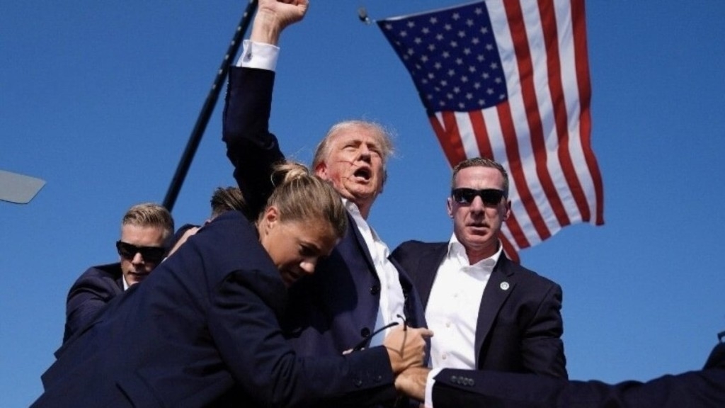 ESTADÃO CONTEÚDO FBI confirma que Donald Trump foi atingido por uma bala no atentado ESTADÃO CONTEÚDO FBI confirma que Donald Trump foi atingido por uma bala no atentado