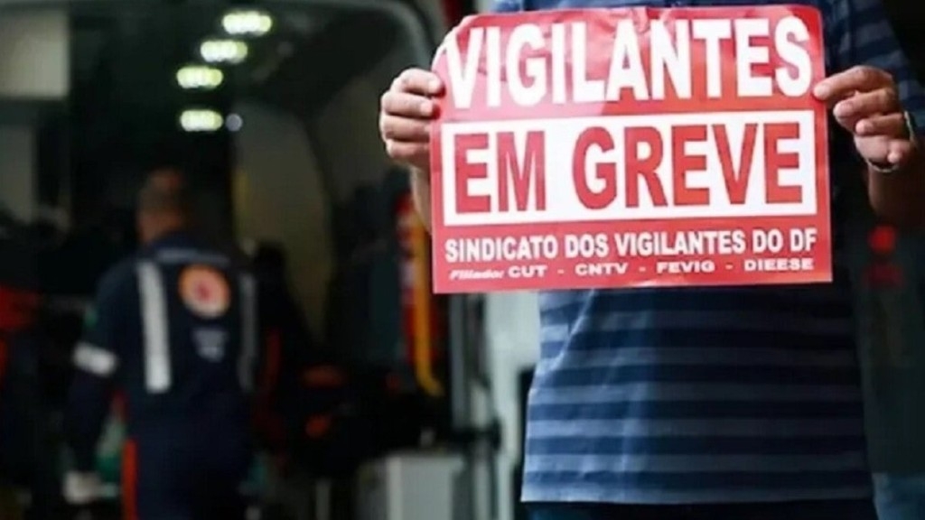 Redação GPS Vigilantes de hospitais e UBSs entram em greve no DF Redação GPS Vigilantes de hospitais e UBSs entram em greve no DF