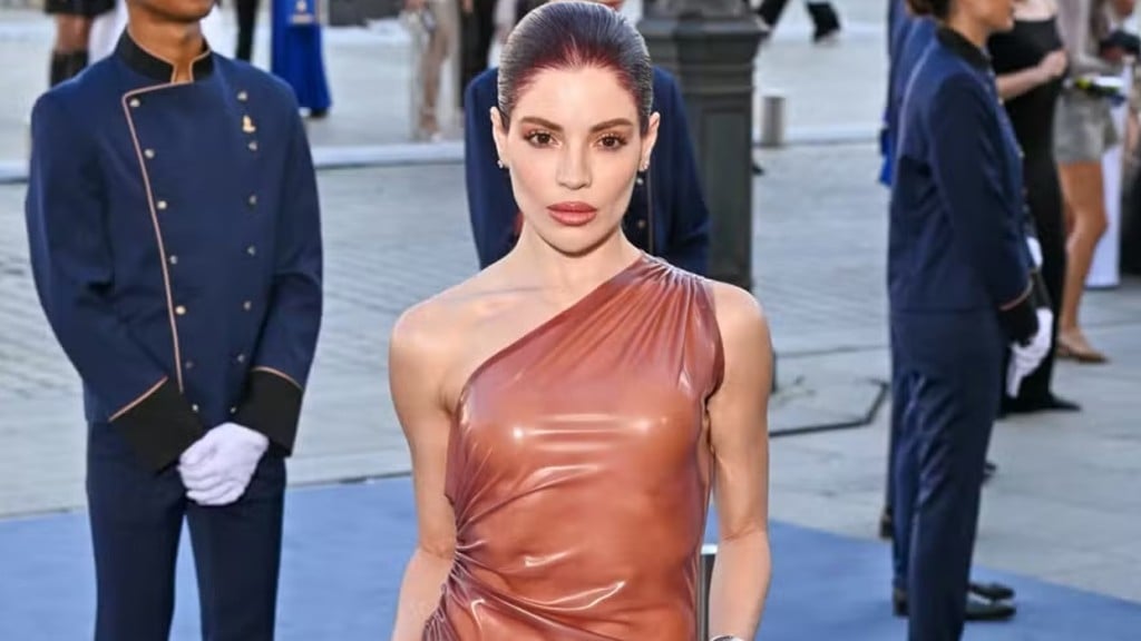 Vestido de látex de Gkay viraliza e divide opiniões entre internautas: ‘Camisinha?’ Vestido de látex de Gkay viraliza e divide opiniões entre internautas: ‘Camisinha?’