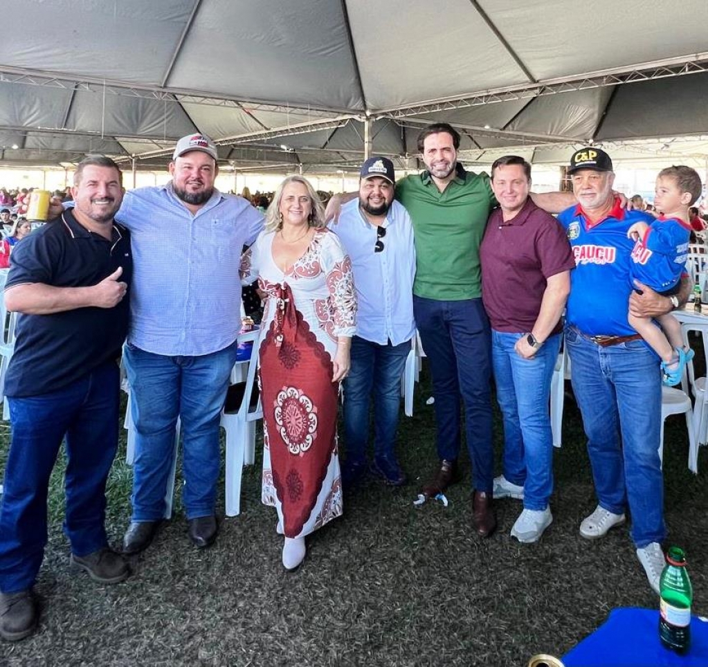 Prefeito Papinha (Oscar Bressane), Humberto (Lucianópolis), Salma (Ribeirão do Sul), Rafa Falcao, Milton Carrasco, Prefeito Cleber (Lupercio) e Dito (Ocauçu) Prefeito Papinha (Oscar Bressane), Humberto (Lucianópolis), Salma (Ribeirão do Sul), Rafa Falcao, Milton Carrasco, Prefeito Cleber (Lupercio) e Dito (Ocauçu)