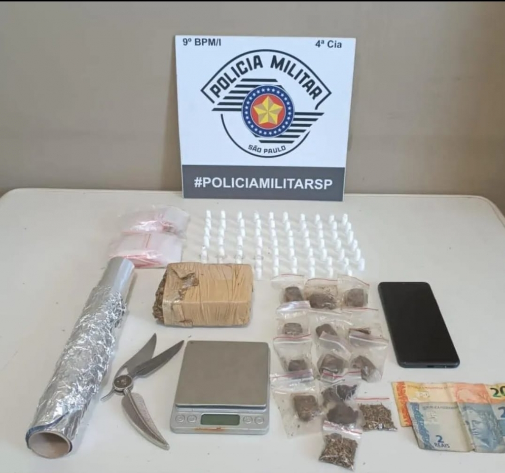 PM prende quatro acusados de usar casa abandonada para tráfico em Garça PM prende quatro acusados de usar casa abandonada para tráfico em Garça