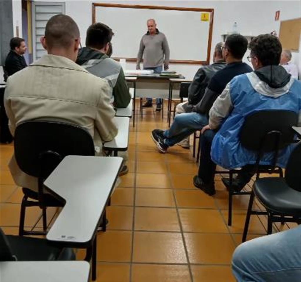 Reunião no aeroclube discute medidas contra ordem de desocupação – reprodução Reunião no aeroclube discute medidas contra ordem de desocupação – reprodução
